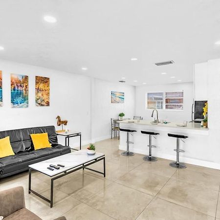 New Stylish 2 Bdrm Mins To Beach & Aventura Mall Hallandale Beach Eksteriør bilde